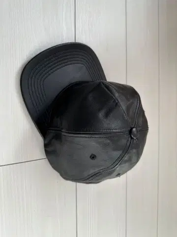 스탬피디 엘르 캡 G-DRAGON 착용 모델