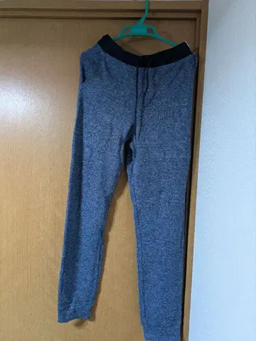 네이비색 슬림핏 팬츠 허리 밴딩 포함