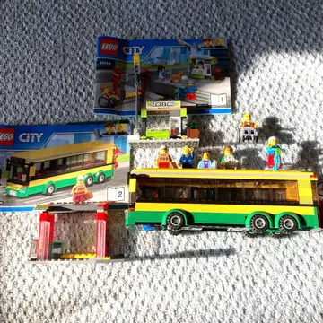 정품 LEGO 시티 60154 버스와 뉴스 스탠드 세트