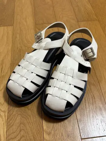 미사용 새상품 GLOBAL WORK 글로벌 워크 구르카 샌들 L 화이트