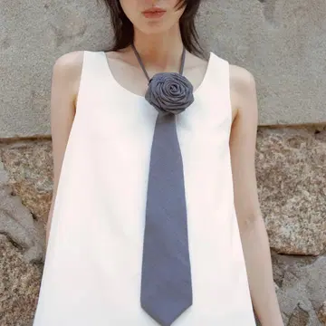 Bibiy. ROSETTE NECK TIE