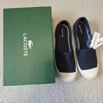 미사용 새상품. 택 포함. LACOSTE 네이비 화이트 슬립온