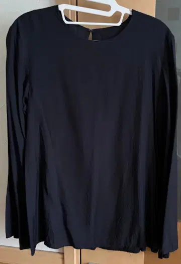 블랙 긴팔 셔츠