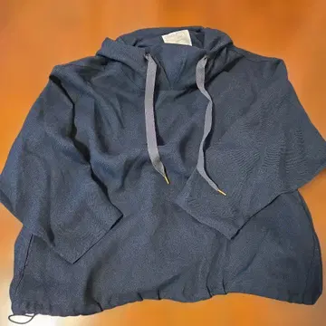 다크 블루 후드 부착 후드티