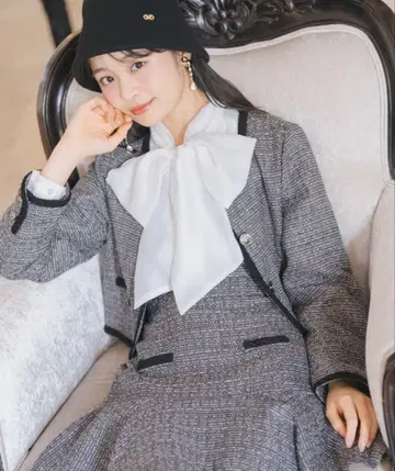 볼륨 리본 타이 블라우스