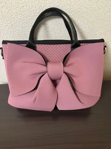 네오프렌 소재 리본 모티브 미니 토트백