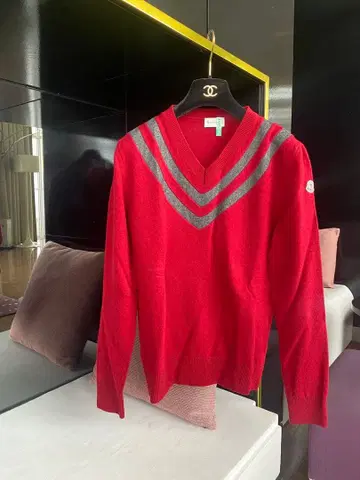 MONCLER 빨간색 V넥 스웨터 M 레드