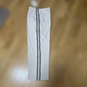 워크맨 크로셰 라인 아이보리 사이드 스트라이프 트랙 와이드 팬츠