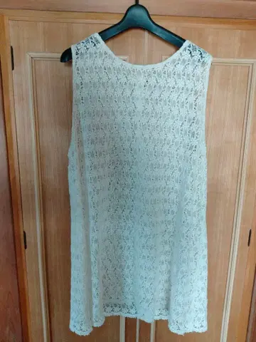 화이트 꽃무늬 레이스 슬리브리스 튜닉