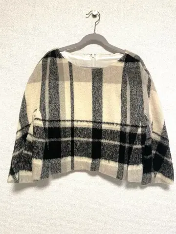 그레이스 콘티넨탈 체크 무늬 크롭 니트와 스커트 세트