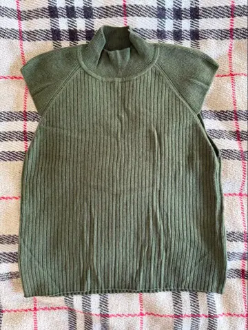 EVSEG 캐시미어 슬리브리스 스웨터 올리브 그린