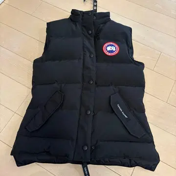 Canada Goose 블랙 다운 베스트
