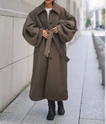 ellie 새상품급 롱 볼륨 슬리브 코트 카키 M 사이즈
