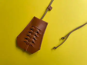 뜨개질 가죽 크로셰/목걸이 [ 카멜 ]