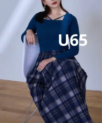 overE 스퀘어 넥스트랩 티셔츠