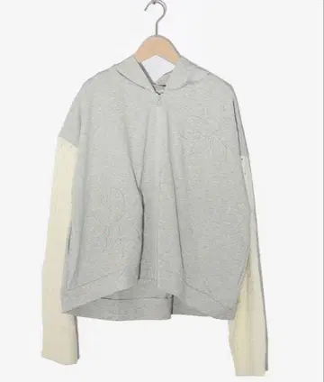 스칼라 753005: 꽃 자수 아플리케 x 니트 절개 후드티