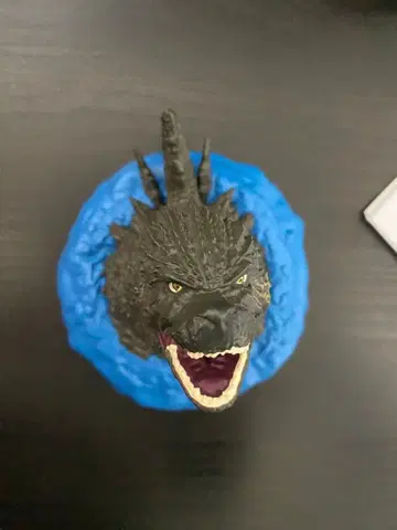 고질라 피규어 입을 벌린 디자인