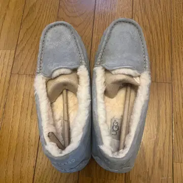 UGG 모카신