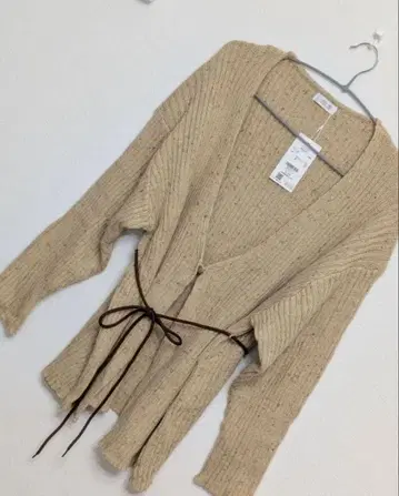 리본 포함 베이지 니트 가디건