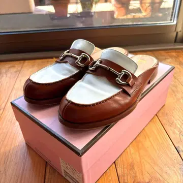 비트 장식 로퍼 슬리퍼