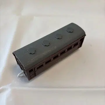 프라레일 차량 그레이와 브라운