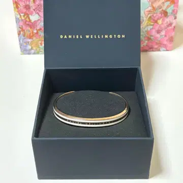 다니엘 웰링턴 팔찌