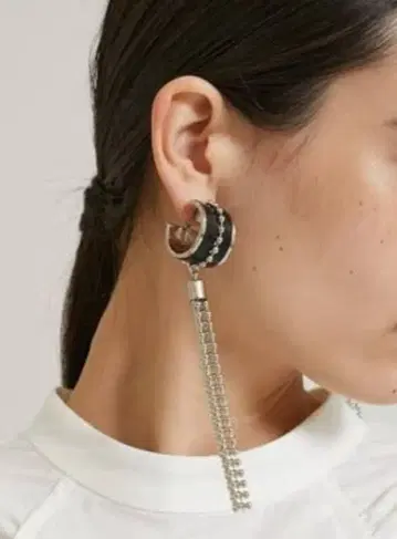 후미에 타나카 태슬 볼 귀찌 블랙