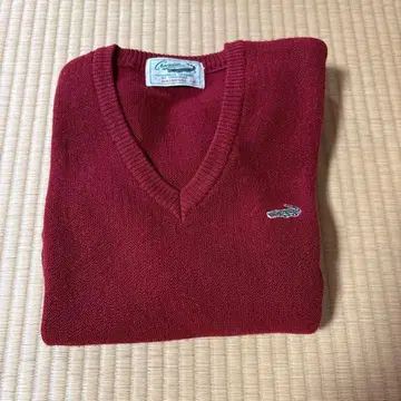 빨간색 V넥 니트 LACOSTE