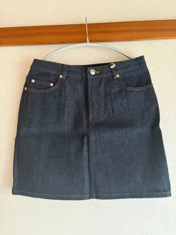 A.P.C. 스탠다드 스커트 M 사이즈 미사용 새상품 택 포함