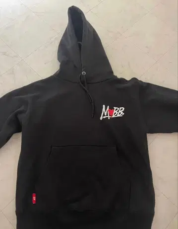 모브 하트 후드티