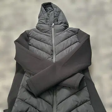 ZAPA 블랙 다운 자켓 후드 부착