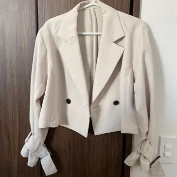 La boutique BonBon 아이보리 자켓 사이즈 F