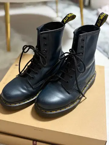 닥터마틴 14608홀 부츠 (네이비) 22cm