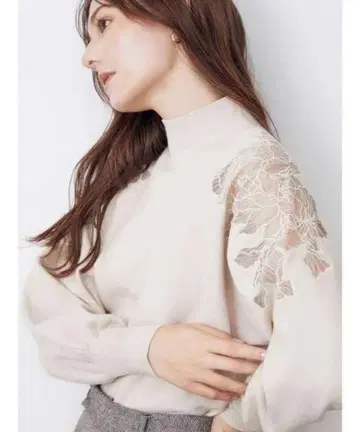 러그나무문 자수 니트 풀오버