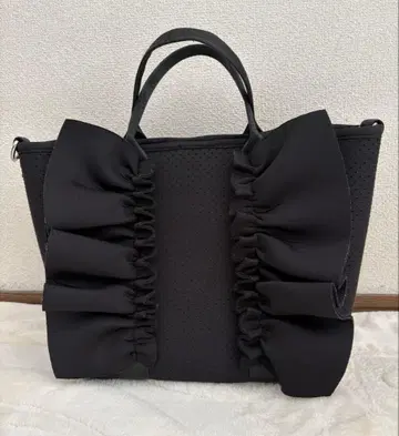 CURIBISCUI 큐리 비스큐이 네오프렌 프릴 블랙 백 토트