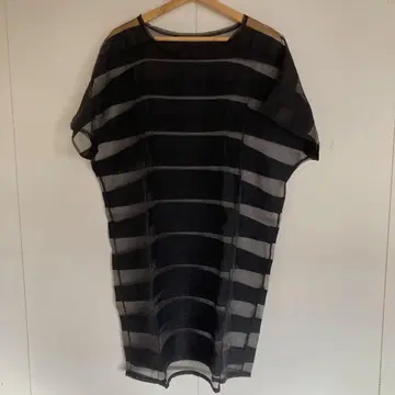 주카(zucca) 블랙과 차콜 그레이 스트라이프 반팔 시스루 원피스