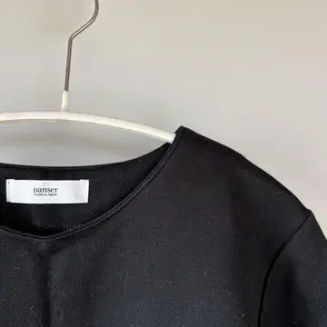 dansar 블랙 셋업 크루넥 풀오버 세미 플레어 스커트