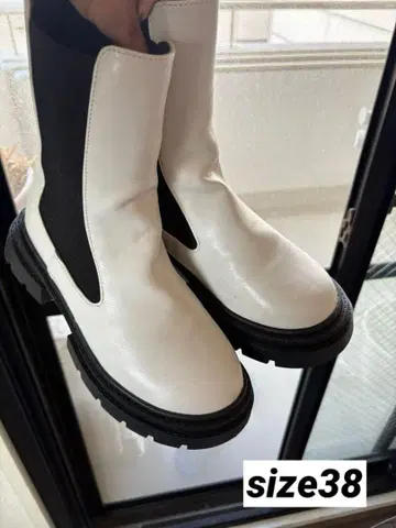 화이트 가죽 사이드 고어 부츠 [새상품급] 화이트 블랙 부츠