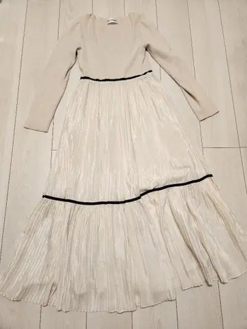 아이보리 긴팔 니트 원피스