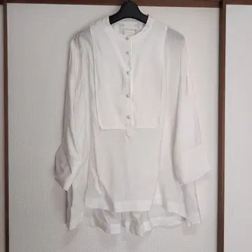 BEARDSLEY 화이트 긴팔 셔츠 펄 버튼