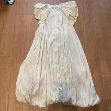 아이보리 프릴 소매 롱 원피스 사이즈 2