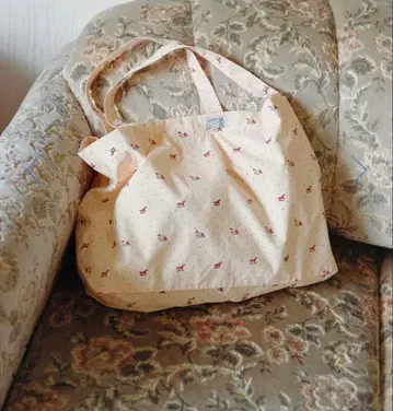 House on the Hill 말 자수 토트백