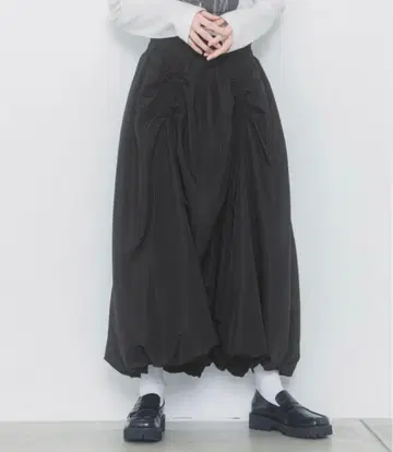 JEANASIS 드로스트 벌룬 롱 스커트 블랙