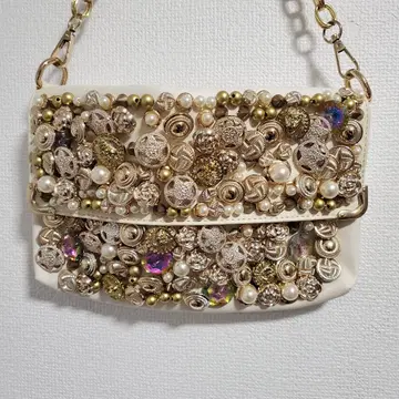 YURIS 장식 비즈 포함 화이트 숄더백