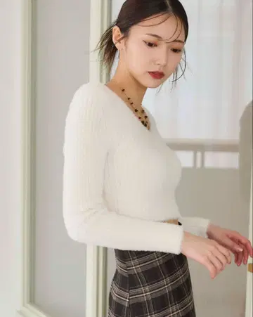 미니 샤기 V넥 크롭 니트