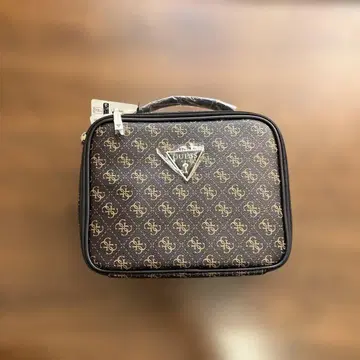 GUESS 로고 프린트 화장품 케이스