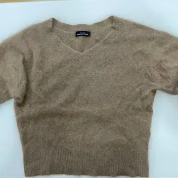 모헤어 혼방 베이지 V넥 스웨터