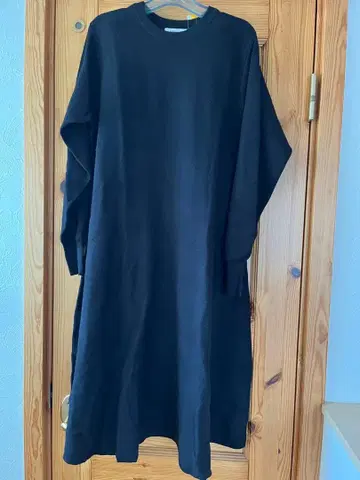 아메리칸 홀릭 바이파치 기장 다른 니트 플레어 원피스