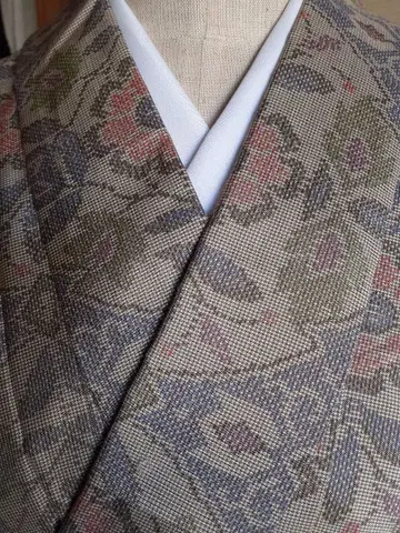 다색 꽃무늬 견직 기모노