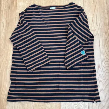 ORCIVAL 네이비와 브라운 스트라이프 긴팔 T셔츠